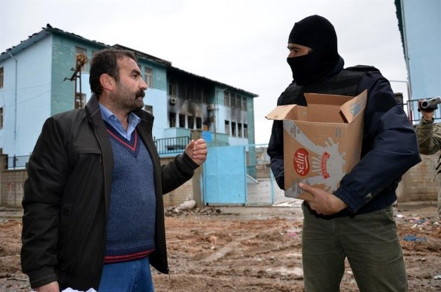 Özel harekattan vatandaşlara gıda yardımı - Resim: 1