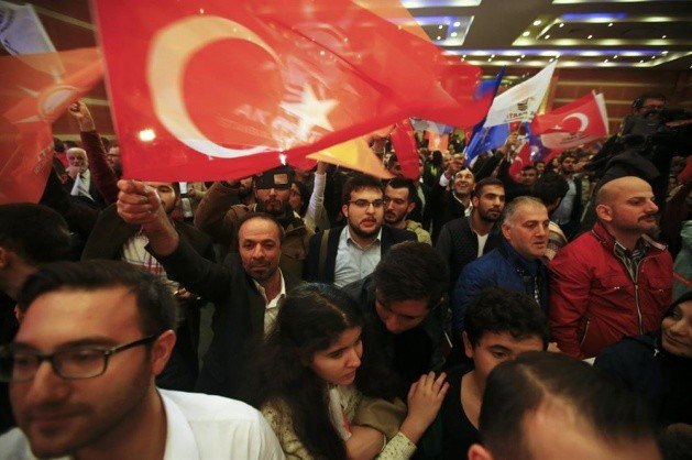 Sonucu duyan seçmen sokağa döküldü!  - Resim: 4