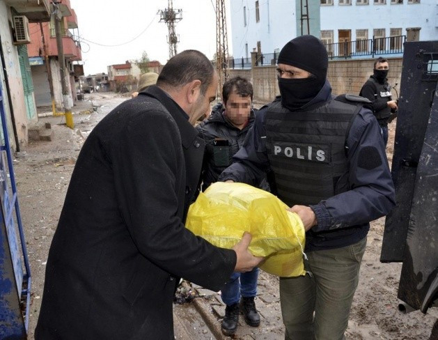 Özel harekattan vatandaşlara gıda yardımı - Resim: 2