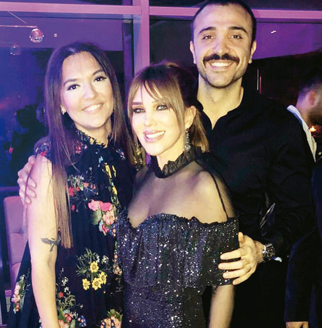 1 yıl rötarlı düğüne ünlüler akın etti - Resim: 3