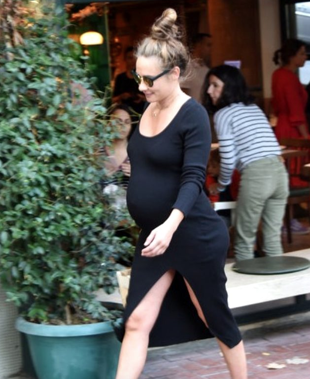 7 aylık hamile Müge Boz derin yırtmaçlı elbisesiyle sokakta yürümekte zorlandı - Resim: 2