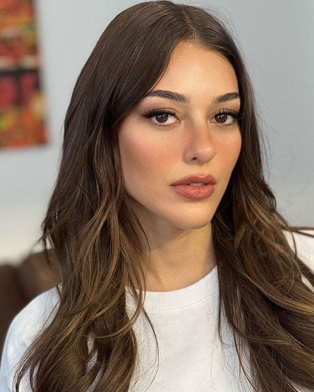 Dilan Çiçek Deniz'in Cannes tarzı çok konuşuldu: "Gözlerim kanadı" - Resim: 1