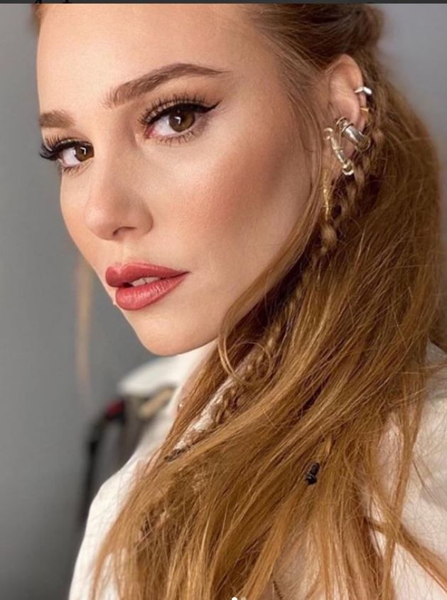 Elçin Sangu'nun 'Allah belasını versin, neden bu paraları kazanıyor' dediği oyuncu Fahriye Evcen mi? - Resim: 2