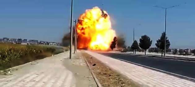 Bomba yüklü otomobil patlatıldı! - Resim: 4