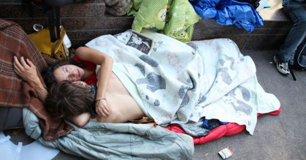 Hem savaşıp hem sevişiyorlar - Resim: 2