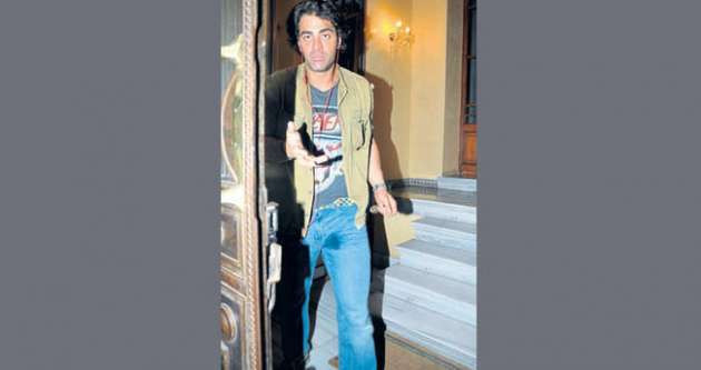 Sarp Levendoğlu apartmana çişini yaptı - Resim: 4