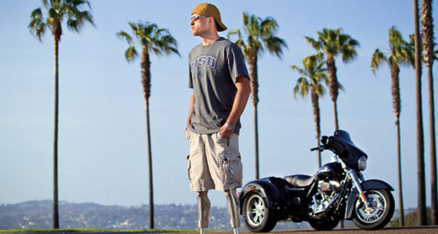 Kocasını sırtında taşıyor - Resim: 2