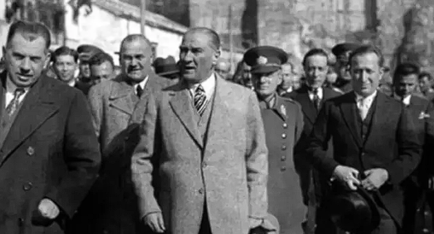 Ünlü isimlerden 10 Kasım mesajları! Türkan Şoray, Ajda Pekkan, Tarkan... Kim ne dedi? - Resim: 1