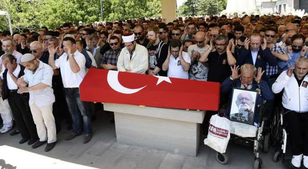 Sümer Tilmaç son yolculuğuna uğurlandı - Resim: 1