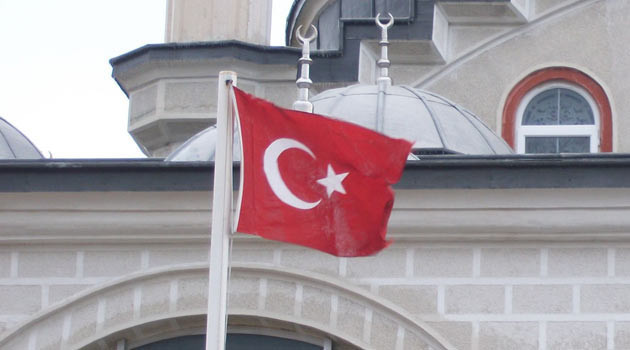 Gönderdeki bayrak dondu - Resim: 3