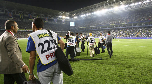 Fenerbahçe maçında olaylar çıktı - Resim: 2