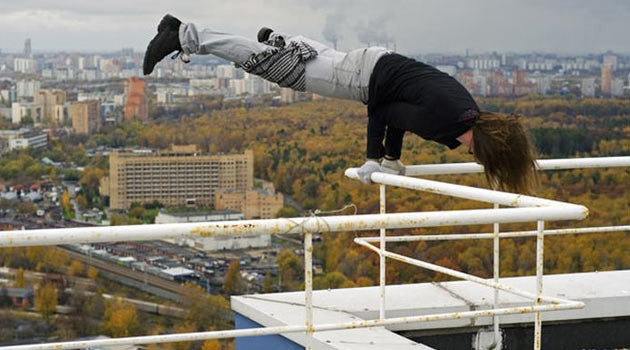 Yüksekliğe meydan okuyan adam - Resim: 1