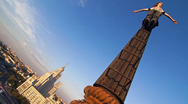 Yüksekliğe meydan okuyan adam - Resim: 4