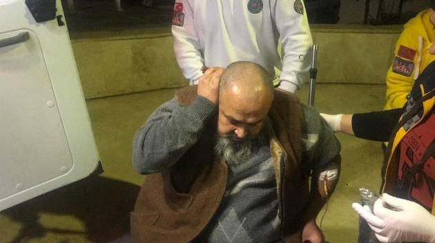 Başına saplı bıçakla hastaneye getirildi - Resim: 4