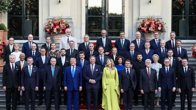 Erdoğan ile Trump, NATO aile fotoğrafında yan yana poz verdi - Resim: 0