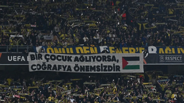 Fenerbahçe taraftarından Filistin'e destek pankartları - Resim: 0