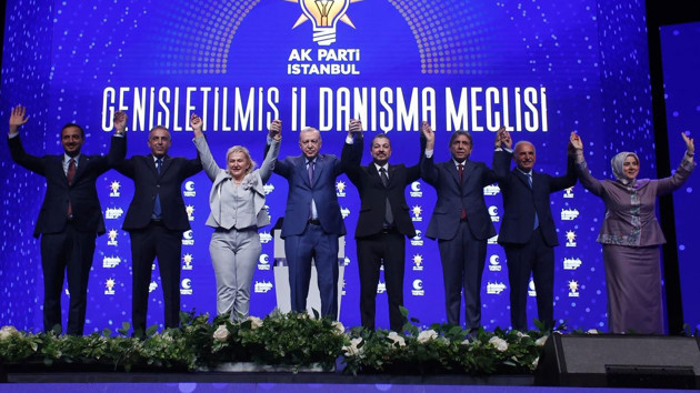 İstanbul'da CHP'den istifa eden 3 belediye başkanı, AK Parti'ye geçti - Resim: 0