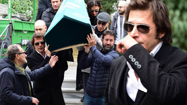 Mehmet Günsür'den babaya son bakış! Hüngür hüngür ağladı - Resim: 1