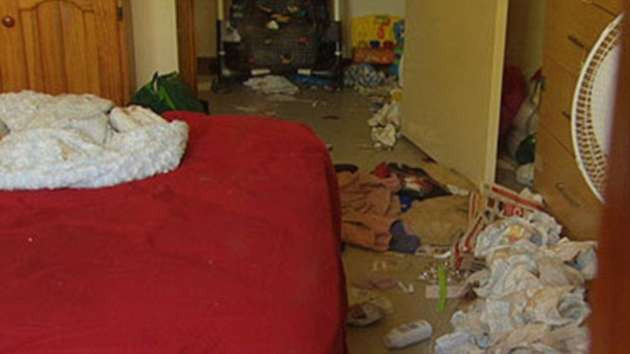 Kocasıyla sevişirken çocuğunu unuttu - Resim: 1