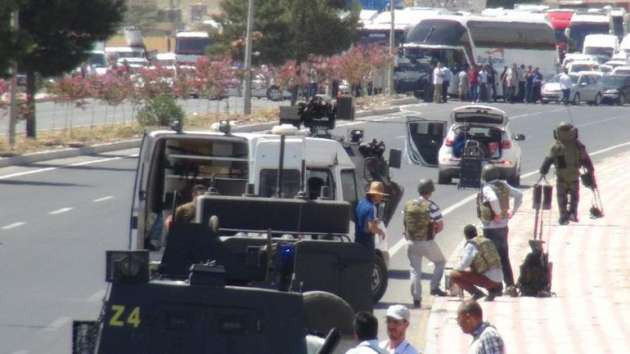 Bomba yüklü otomobil patlatıldı! - Resim: 1