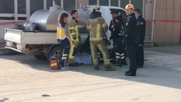Bursa'da süt toplayan kamyonetin altında kaldı - Resim: 0