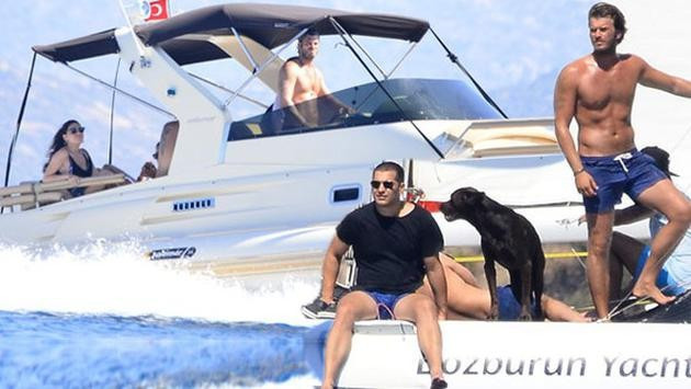 Kıvanç Tatlıtuğ ile Çağatay Ulusoy birbirinden ayrılmıyor - Resim: 4