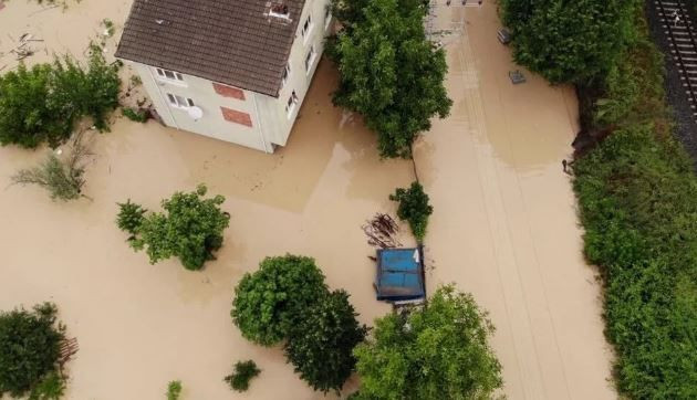 Karadeniz'i şiddetli sağanak vurdu! Köprüler yıkıldı, evleri su bastı AFAD'den hayati uyarı: Evleri terkedin üst kata çıkın - Resim: 3