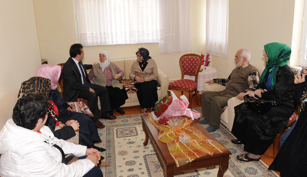 Yalnız Yaşayan Annelere Ziyaret - Resim: 3