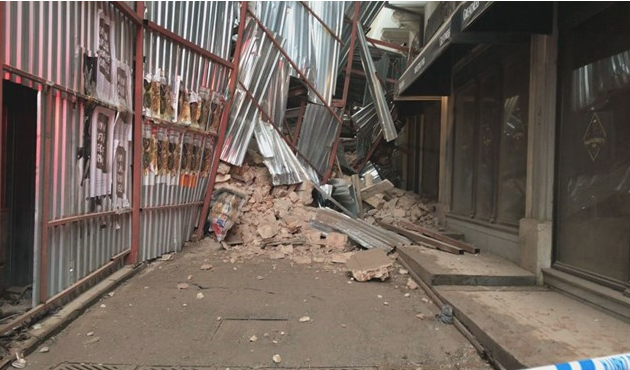 Beyoğlu Asmalımescit'te bina çöktü! Sağlık polis ve itfaiye ekibi sevk edildi - Resim: 0
