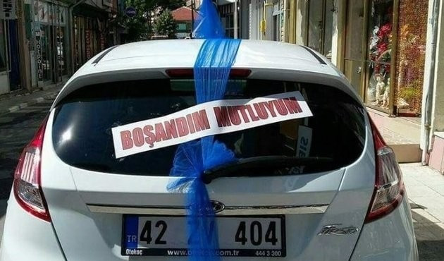 Boşanma davası bitince böyle kutladı - Resim: 3