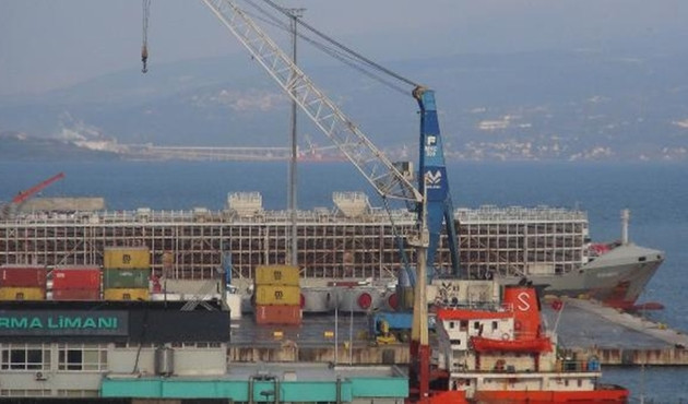 Yüzen ahır 7500 sığırla Bandırma'ya demir attı - Resim: 2