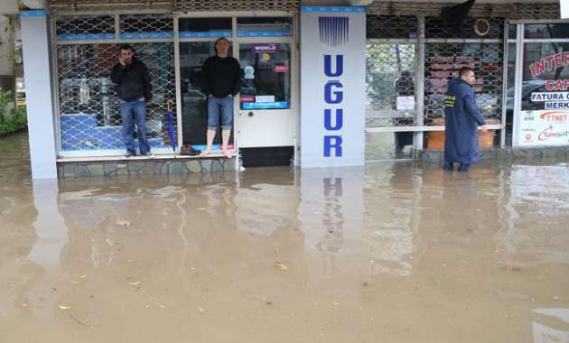 Antalya'yı sağanak vurdu - Resim: 4