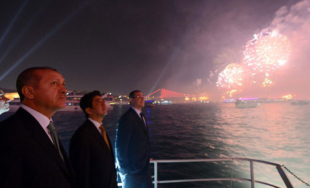 İstanbul'da muhteşem havai fişek gösterisi - Resim: 2