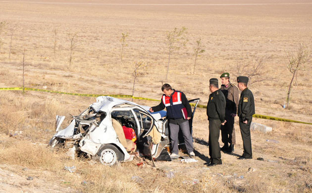 Düğün konvoyuna tır çarptı - Resim: 3