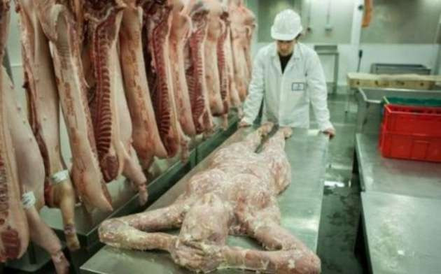 İnsan vücudu şeklinde et satıyorlar! - Resim: 1