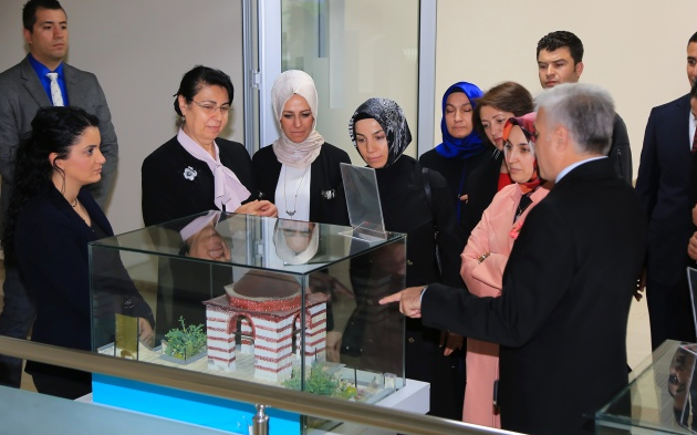 İbrahim Kalın kimdir aslen nereli eşi Neriman Kalın ve çocukları - Resim: 0