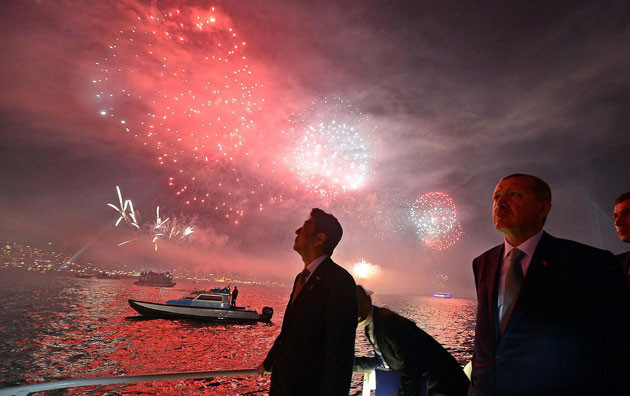 İstanbul'da muhteşem havai fişek gösterisi - Resim: 3