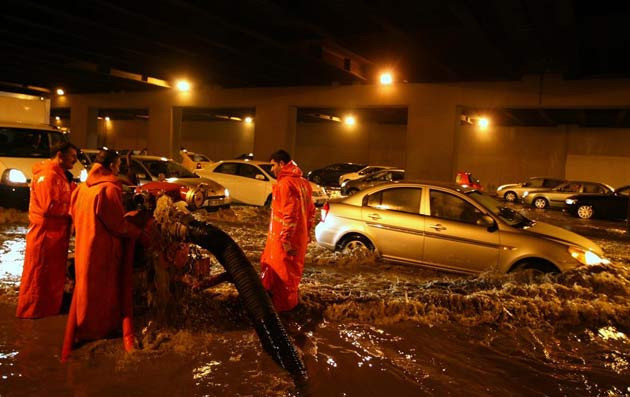 İzmir sele teslim - Resim: 4