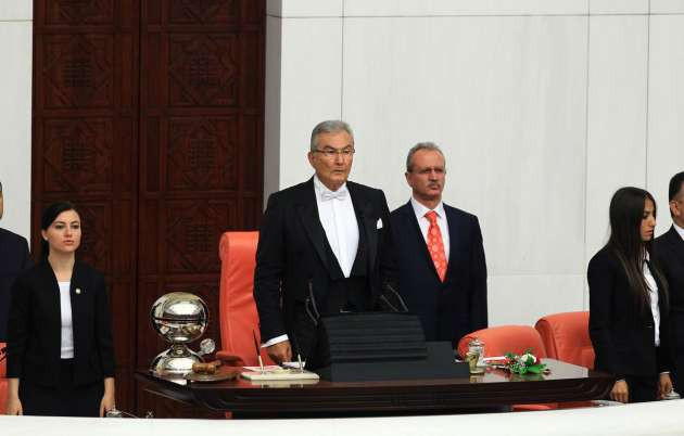 Milletvekilleri yemin ediyor - Resim: 2