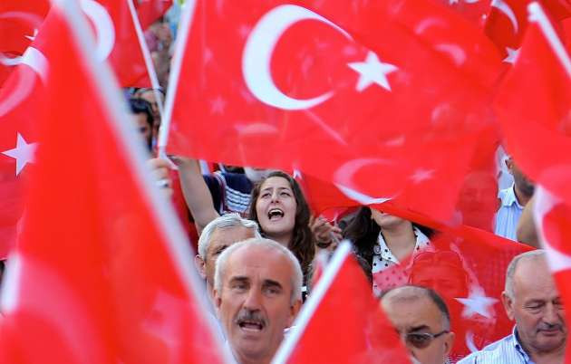 Bayrağı alan sokağa çıktı! - Resim: 4