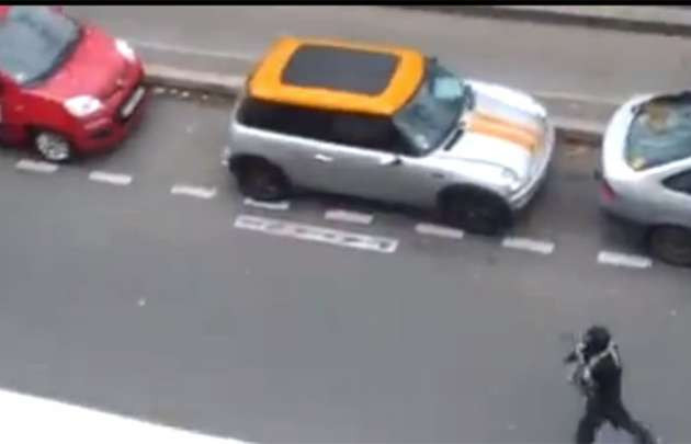 Charlie Hebdo mizah dergisine saldırı anı - Resim: 2