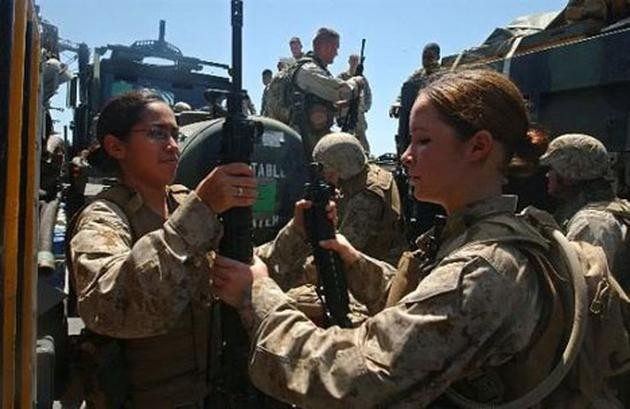 ABD ordusunda skandal kadın askerlerin çıplak fotoğrafı sızdı - Resim: 4