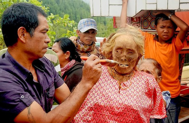 The Walking Dead gerçek oldu ölülerle insanlar bir arada... - Resim: 3