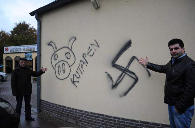 Belçika'da camilere ırkçı işaretler - Resim: 3