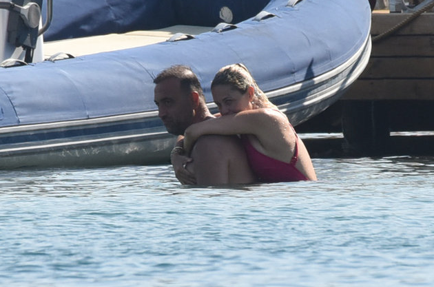 Denizde aşka geldiler! Fit vücuduyla yıllara meydan okudu - Resim: 4