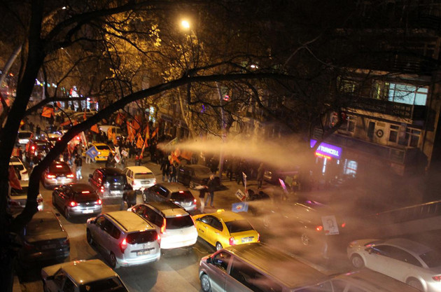 İzinsiz gösteriye polis müdahalesi - Resim: 1
