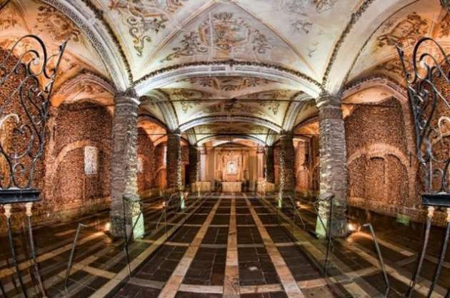 Bu kilisede 8 bin ceset var! - Resim: 4