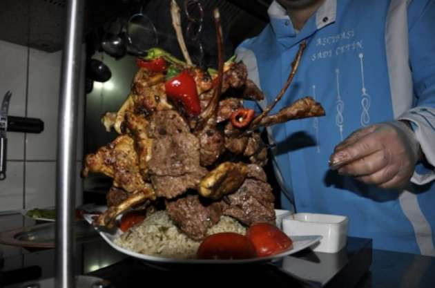 Savaş aleti içinde kebap keyfi - Resim: 3