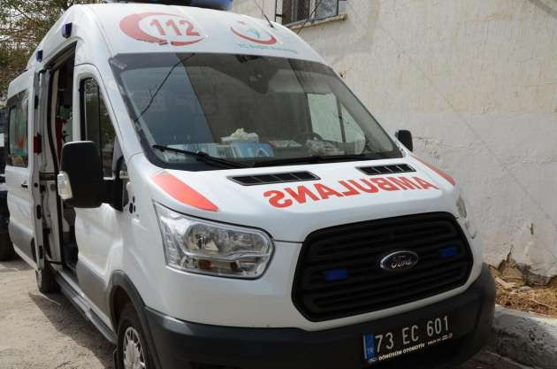 Teröristler ambulans yağmaladı - Resim: 2