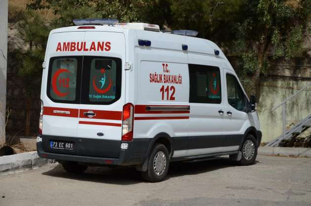 Teröristler ambulans yağmaladı - Resim: 3
